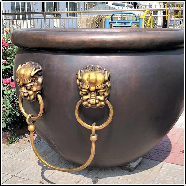 1714007770132962.jpg 單環(huán)獅子頭銅大缸鑄造.jpg